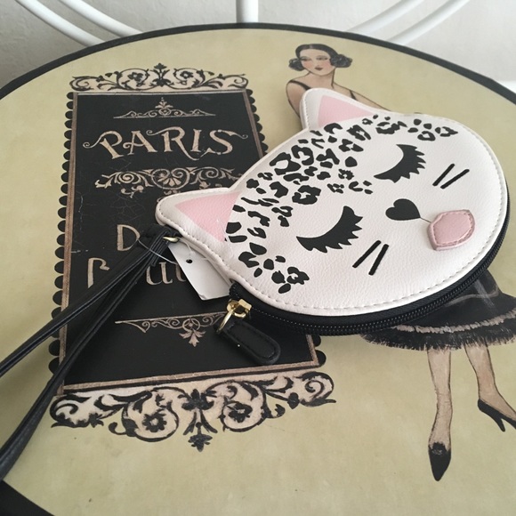 Pair of Betsey Johnson wristlets - Picture 4 of 11